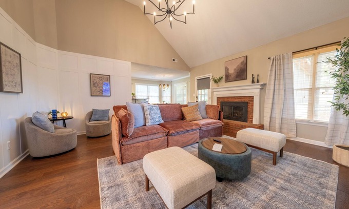 Inman House | Charming Pet-Friendly Ranch Retreat w/Screened-in Patio and Fire-Pit!