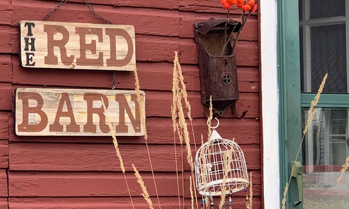 Stevensville House | Charming pet friendly renovated barn with backyard, in Stevensville