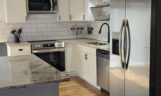 St. Peters House | Charming, Pet friendly, Long stay discounts, 6 miles to Convention Center