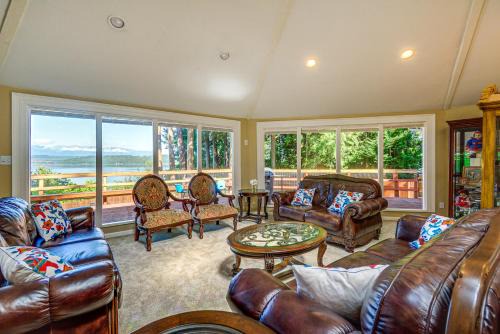 Poulsbo House | Charming Poulsbo Retreat Hood Canal Views!