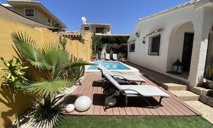 Las Lagunas Ski Chalet | Charming private 3 bed. villa in Fuengirola, close to the beach!