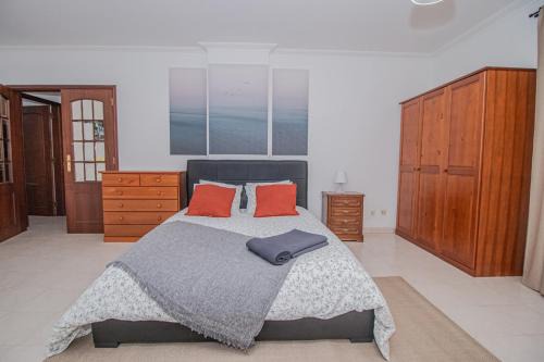 Faro House | Charming Private Rooms in an Apartment A2 Penha - Faro