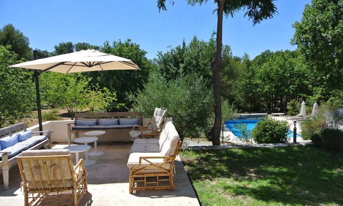 Rognes House | Charming Provencal farmhouse 20 min. from Aix-en-Provence, in a peaceful natural setting.