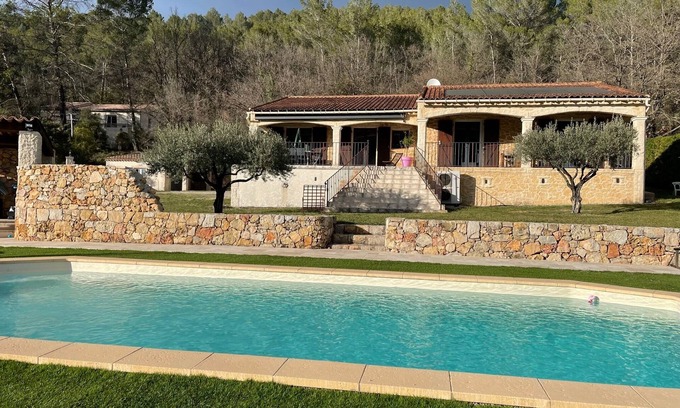 Salernes Villa | Charming Provencal villa with swimming pool, spa, table tennis.