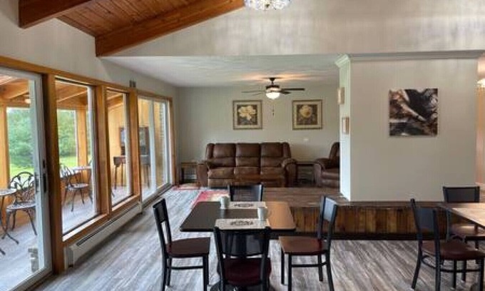 Wellsboro Cabin | Charming Queen Suite w/Shared Firepit + Game Room