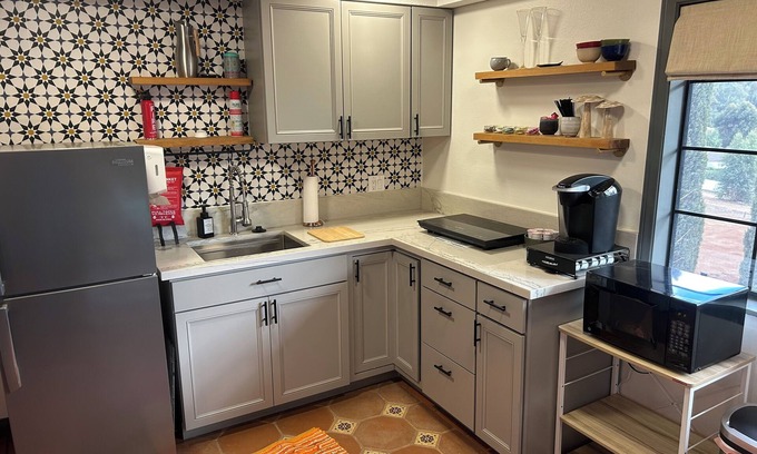 Fallbrook Cottage | Charming, quiet cottage in brilliant Fallbrook with AC, WiFi, private, Smart TV.