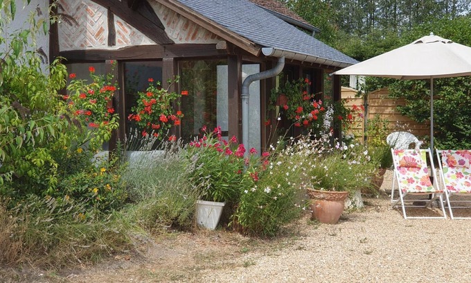 Contres Cottage | Charming Restored Barn with Tennis, Near Loire Castles & ZooParc de Beauval, Pet-Friendly, Sleeps 3