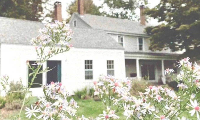 Harrisville House | Charming restored farmhouse in the heart of New England
