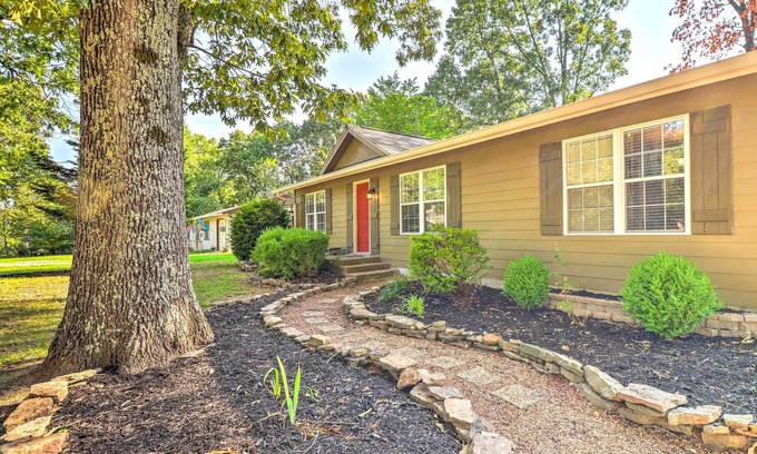 Dogwood Park House | Charming Retreat < 2 Mi to Cranfield Marina!