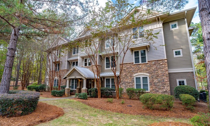 Lake Oconee Condo | Charming Reynolds Condo; WALK TO THE RITZ; On Golf Course