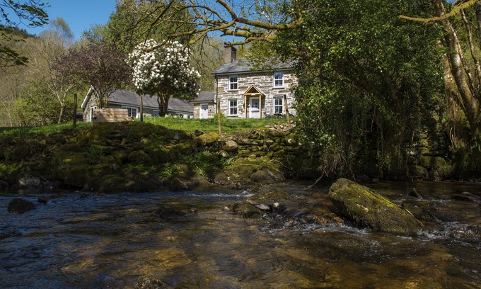 Blaenau Ffestiniog Cottage | Charming Riverside Cottage in Snowdonia National Park