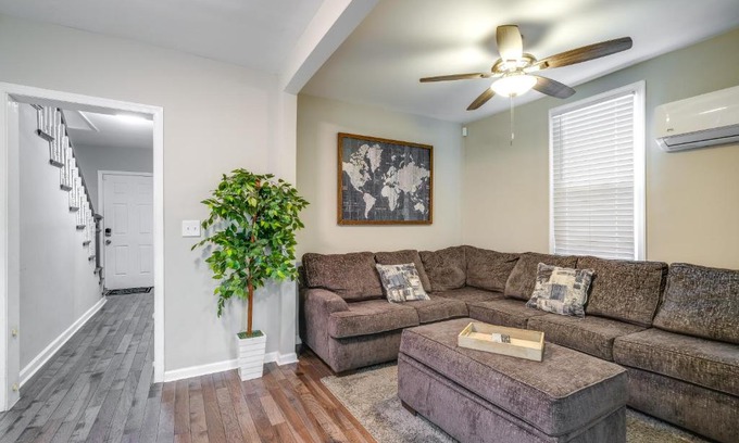 Roanoke House | Charming Roanoke Vacation Home - 1 Mi to Downtown!