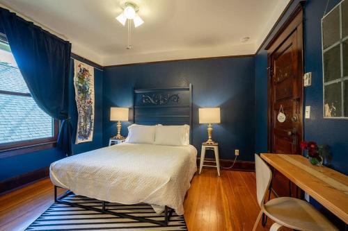 Broadway House | Charming Room in Capitol Hill - Foxglove Inn Rm 3