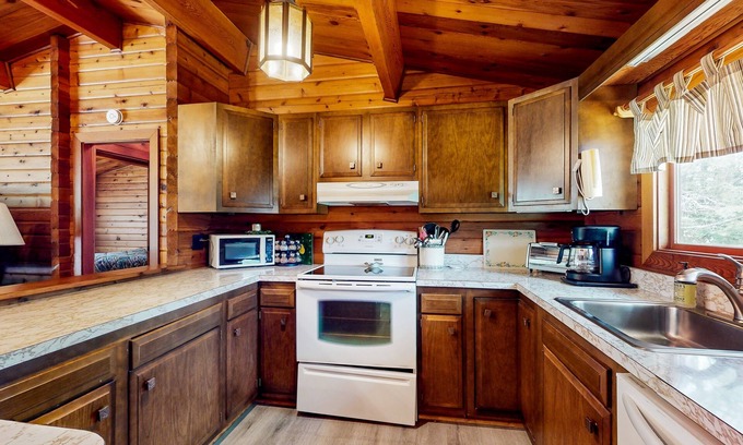 Franconia House | Charming rural home with wood-burning fireplace, large deck, WiFi - great views