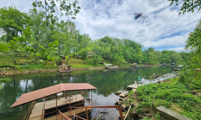 Heber Springs Cabin | Charming & Rustic Cabin on the Little Red River!