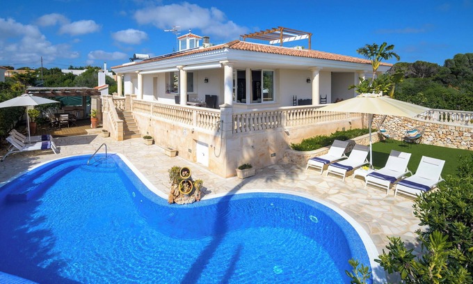 Marina de Son Ganxo Villa | Charming spacious villa, 200 m from the sea, swimming pool, garden, AC, wifi.