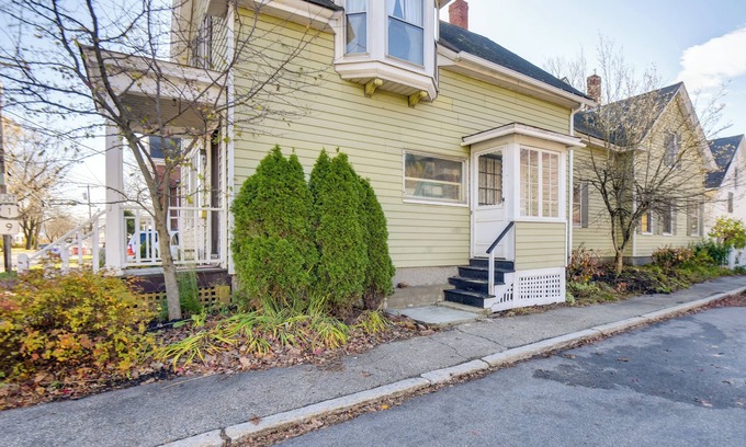 Southern Coast Apartment | Charming Saco Apartment ~ 4 Mi to the Beach!