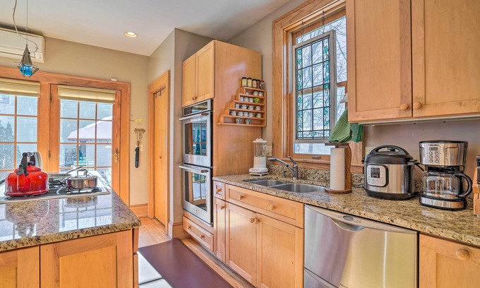 Summit - University House | Charming Saint Paul Home w/Yard, Near Downtown!