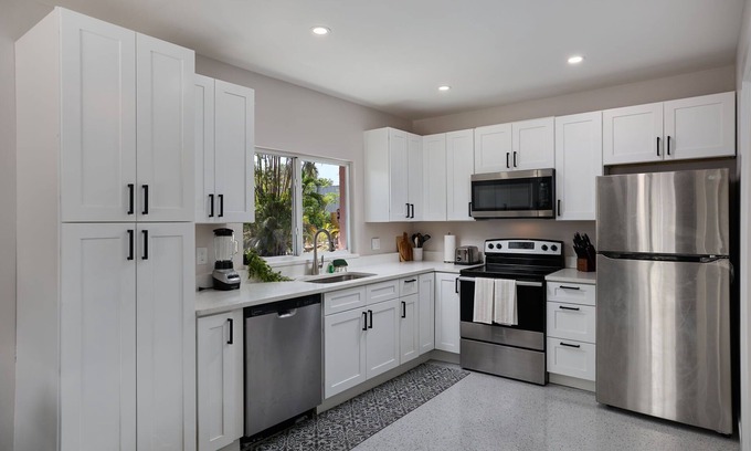 Sanibel House | Charming Sanibel Retreat 2BR, Pet Friendly
