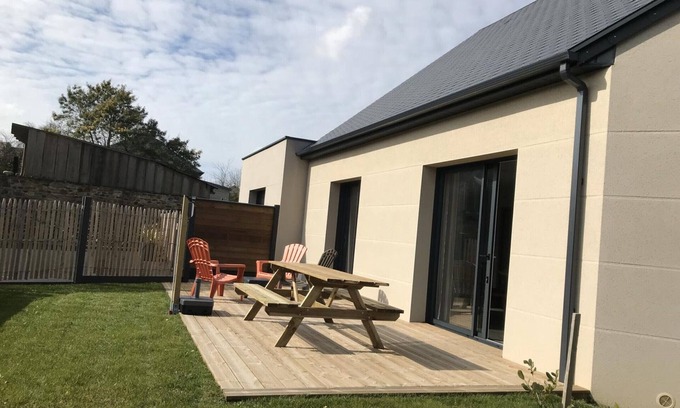 Barneville-Carteret Cottage | Charming seaside rental with terrace, BBQ, EV charging, WiFi, 2.5km from beach, pets welcome