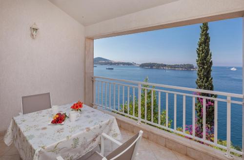 Lozica Apartment | Charming Seafront Stay at Villa Mara
