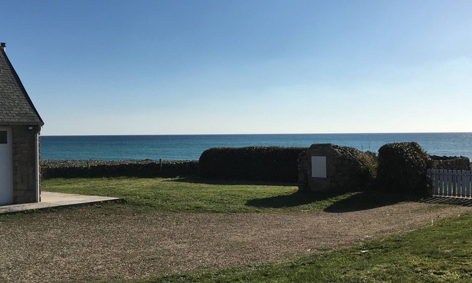 Plozevet House | Charming seaside fisherman's cottage with garden