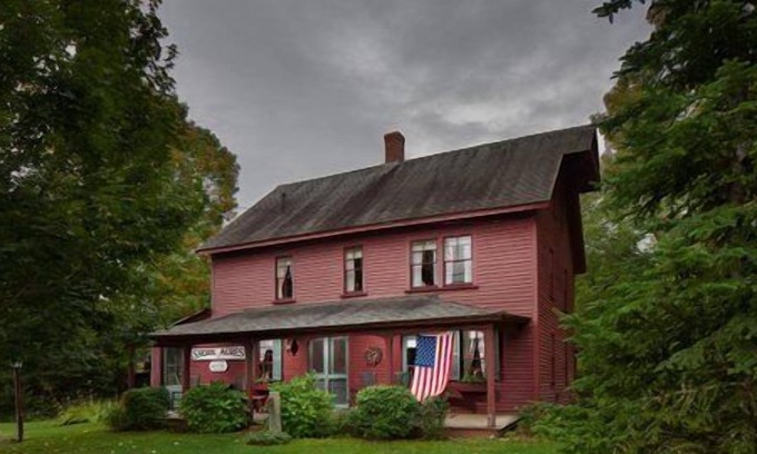 Lamoine Beach House | Charming Shore Acres Historic 4 Bedroom 227 Y.O. Family Retreat on Frenchman Bay