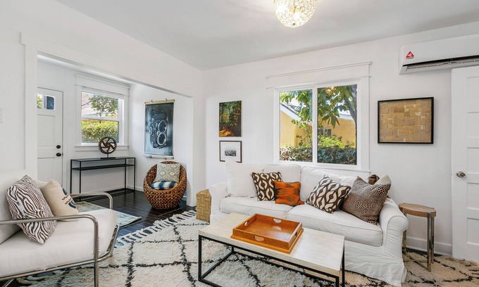 Silver Lake House | Charming Silver Lake 1920s "The Bungalow