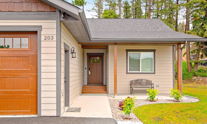 Lakeside House | Charming single-level home with a patio, washer/dryer, & central AC