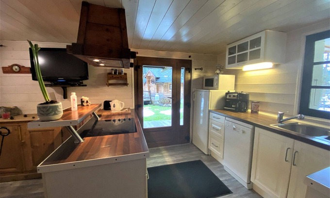 Les Prodains Apartment | Charming Ski-In/Ski-Out Apartment near Avoriaz with Parking & Modern Amenities