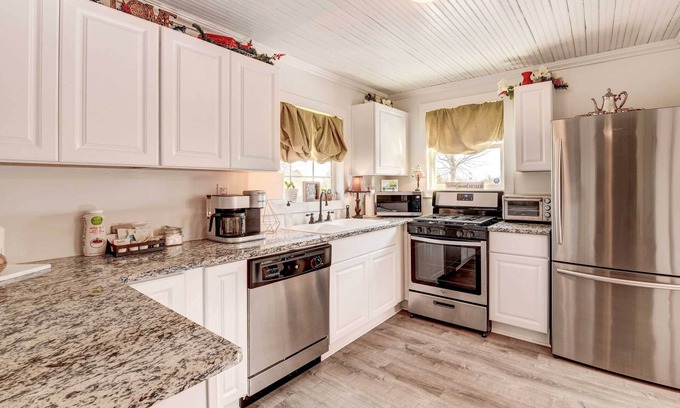 Denton House | Charming 'Southern Sage Farmhouse' in Denton!