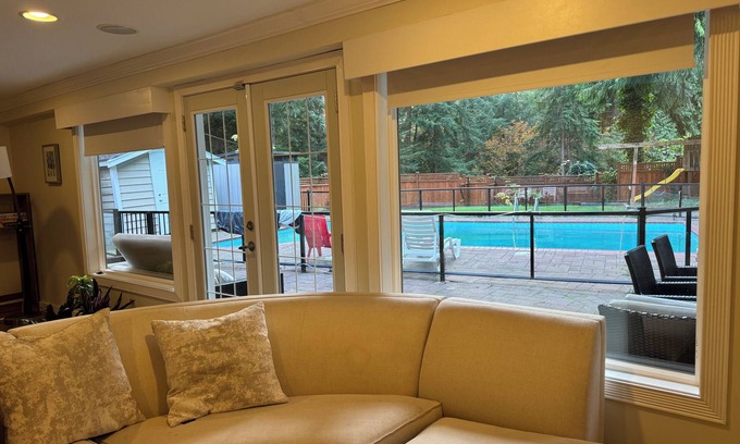 District of North Vancouver Apartment | Charming spacious 1-bedroom apartment in North Vancouver
