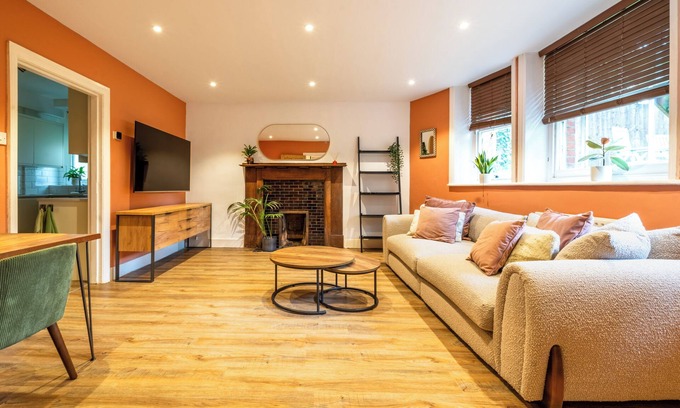 St. Mark's Apartment | Charming & Spacious 2-bed flat Near River Thames