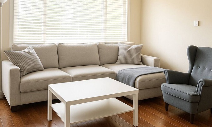 Easton Addition Apartment | Charming Spacious 2-bedroom 2-bathroom apartment in adorable Burlingame w/WiFi