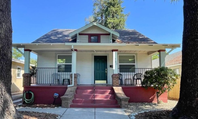 North Oak Park House | Charming, spacious 3 bdrm near brewery/restaurants