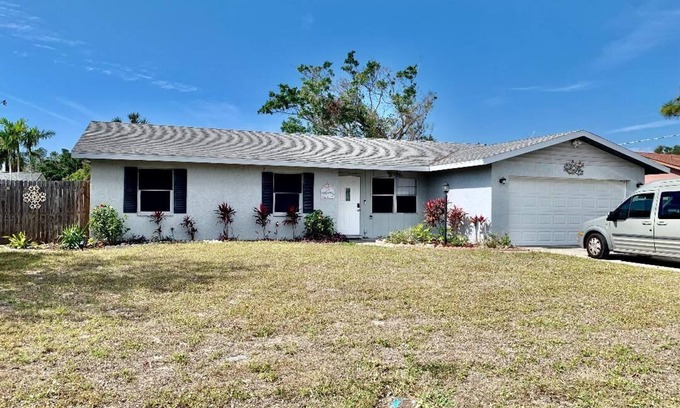 Palma Sola House | Charming Spacious Home with a Game Room Close to Beaches and IMG Academy.