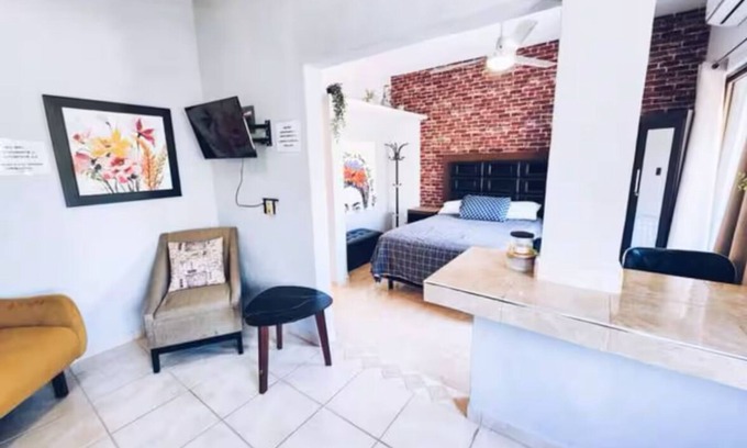 La Cruz de Huanacaxtle Apartment | Charming studio with AC and WiFi in Cruz de Huanacaxtle 5 mins drive from beach