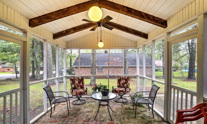 Starkville House | Charming Starkville House w/ Yard - 2 Mi to MSU!