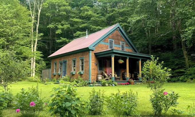 Moscow Cabin | Charming Stowe Cabin w/Hot Tub, Trails, Streams