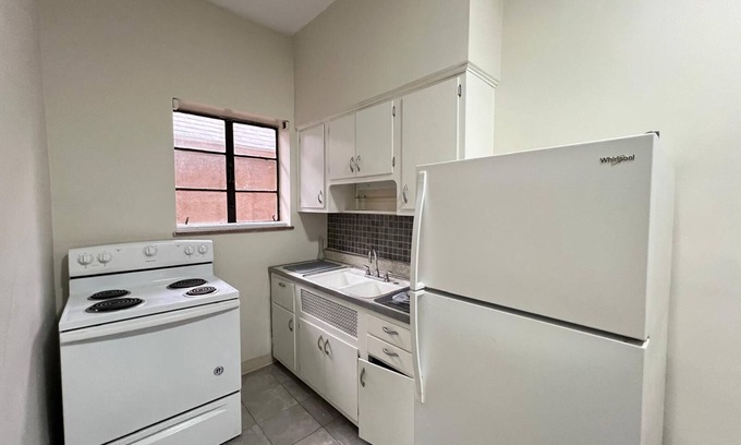 University District Apartment | Charming studio apartment near the OSU and Wexner Medical center