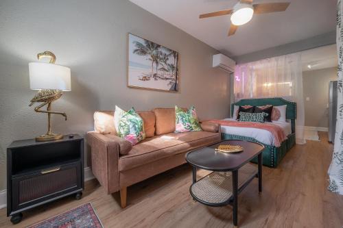 Egypt Lake-Leto Apartment | Charming Studio Apartment in West Tampa Perfect for Couples 1576