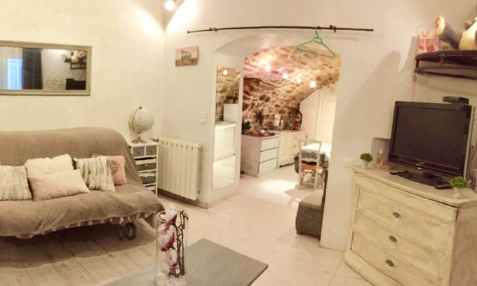 Peynier Apartment | Charming studio at the foot of the Sainte Victoire and close to Aix En Provence