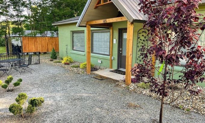 Lynn Apartment | Charming Studio Getaway Near TIEC, Tryon & Landrum
