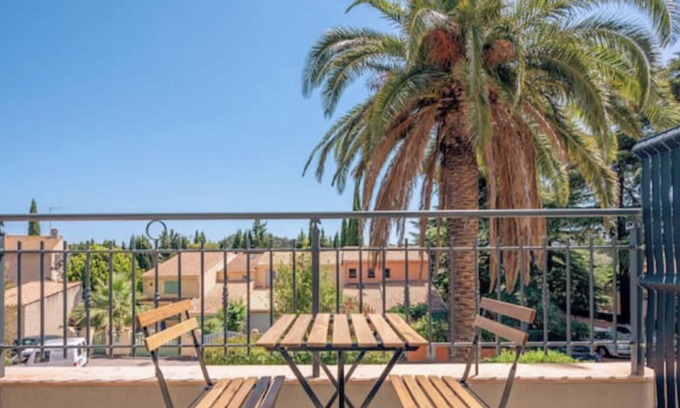 La Garde Apartment | Charming Studio Ideal Couple