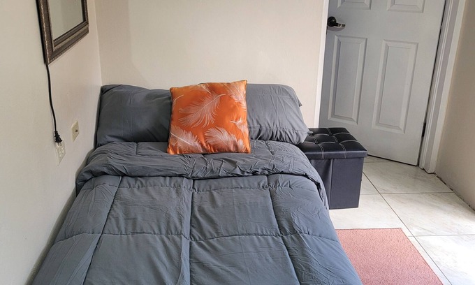 Mandeville Apartment | Charming studio in Mandeville for a relaxing getaway. Likle but wi tallawah