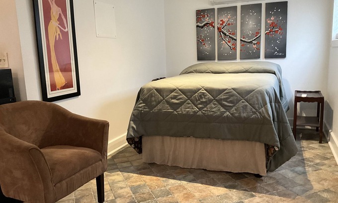 Urban Core Apartment | Charming Studio in the Heart of Springfield
