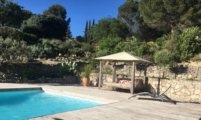 Eguilles Cottage | Charming studio on large property with pool