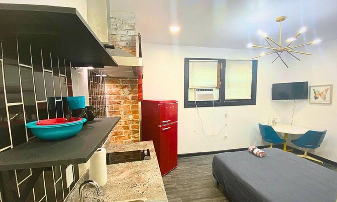 Vollintine-Evergreen Condo | Charming Studio
