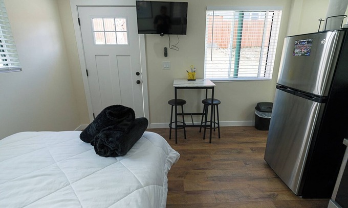 Whittier Apartment | Charming studio walking distance to uptown Whittier
