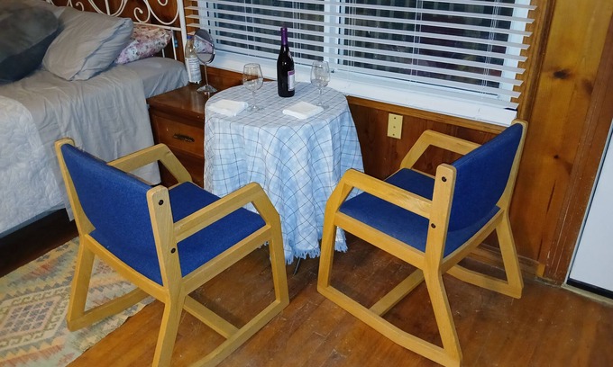 Gulfport Apartment | Charming studio with DECK, WiFi and AC near beach in wonderful Gulfport